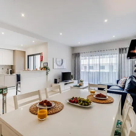 Appartement 2 Quartos Em Com Piscina, 2 Churrasqueiras E Garagem *