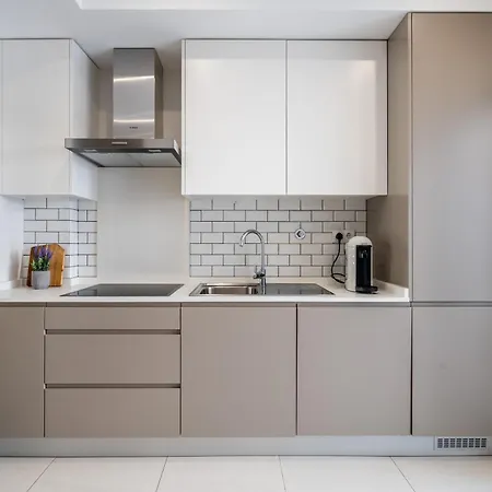 2 Quartos Em Com Piscina, 2 Churrasqueiras E Garagem Alvor