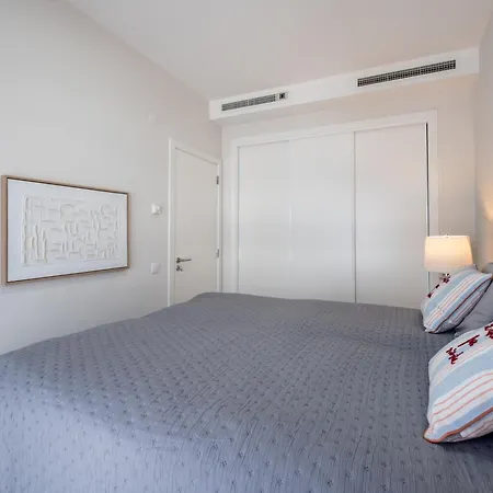 2 Quartos Em Com Piscina, 2 Churrasqueiras E Garagem * Alvor